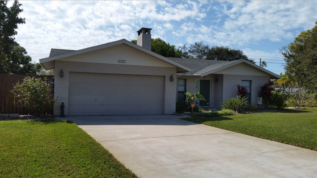 Behold, the modern Florida lemon landscape: way too much turf and the same old, same old tired non-native landscape plants just taking up space. We can't wait to rip it out! And put back native plants. Woohoo! 